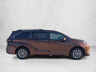 2022 Toyota Sienna XLE FWD 7-Passenger (Natl)