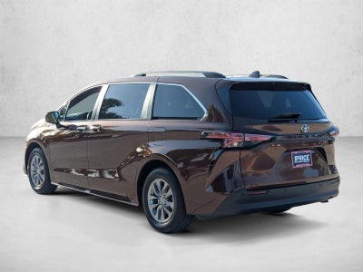 2022 Toyota Sienna XLE FWD 7-Passenger (Natl)