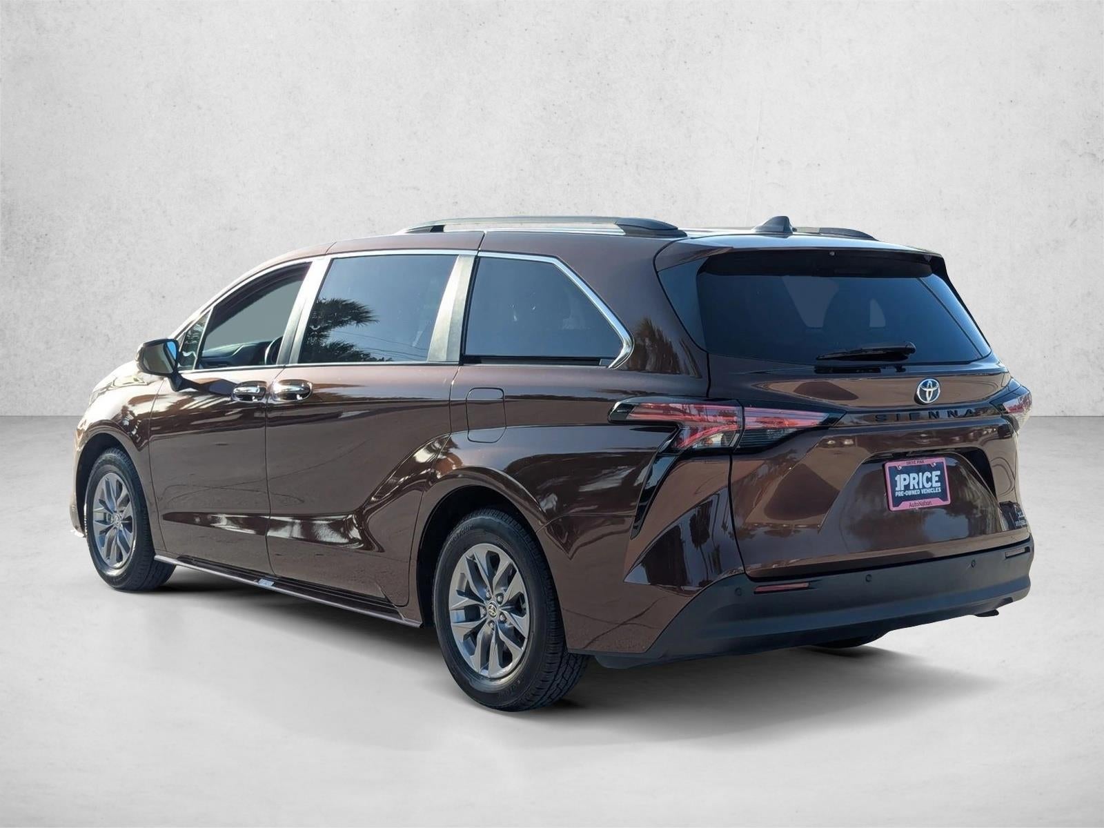 2022 Toyota Sienna XLE FWD 7-Passenger (Natl)