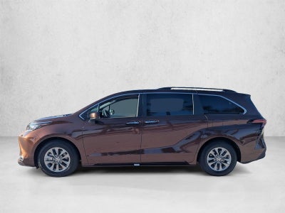 2022 Toyota Sienna XLE FWD 7-Passenger (Natl)