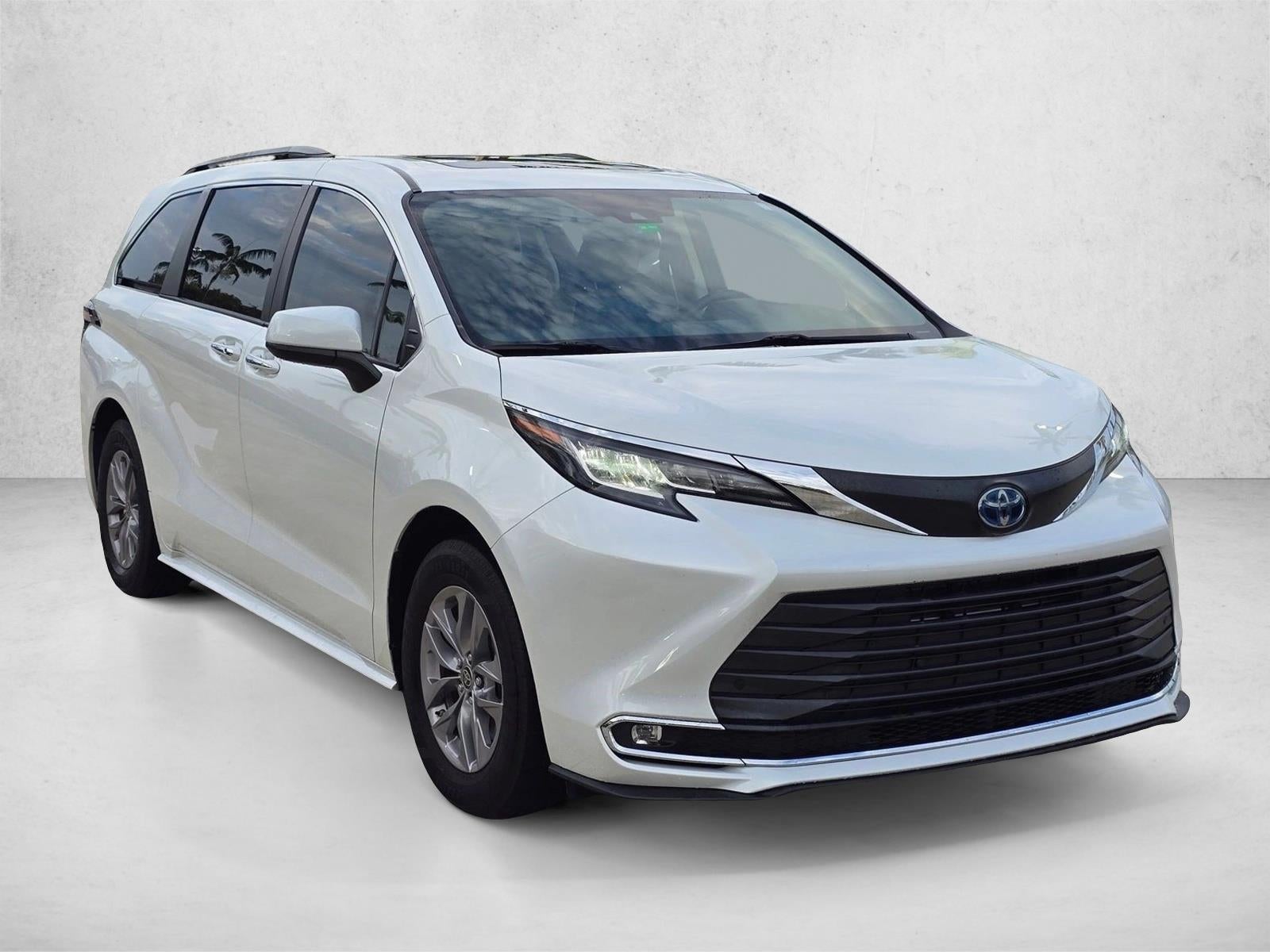 2023 Toyota Sienna XLE FWD 8-Passenger (Natl)