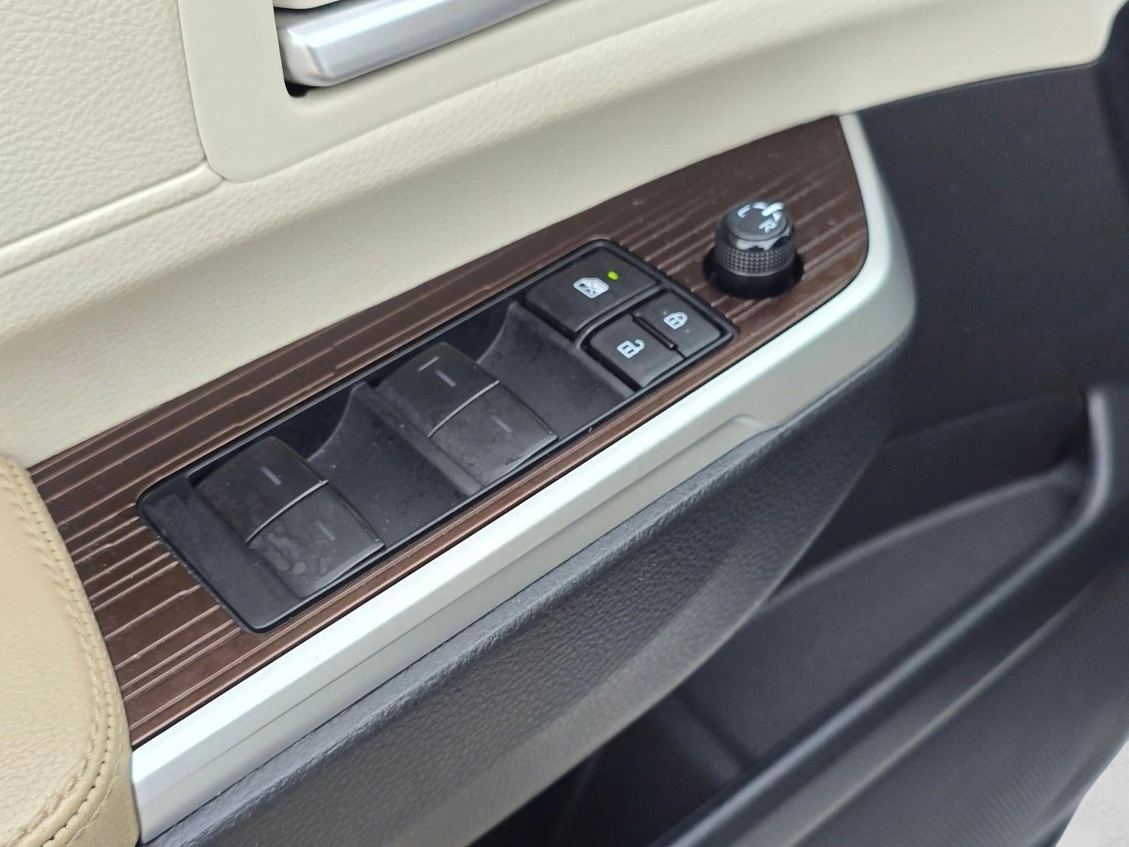 2023 Toyota Sienna XLE FWD 8-Passenger (Natl)