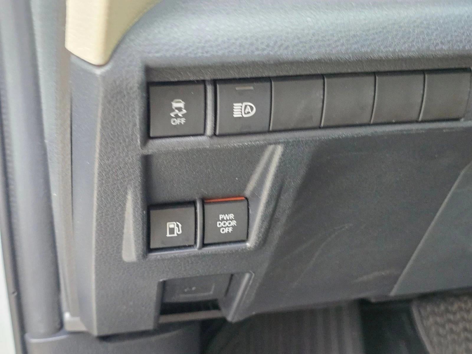 2023 Toyota Sienna XLE FWD 8-Passenger (Natl)
