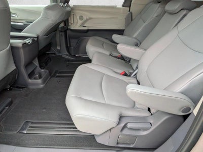 2021 Toyota Sienna XLE FWD 8-Passenger (Natl)