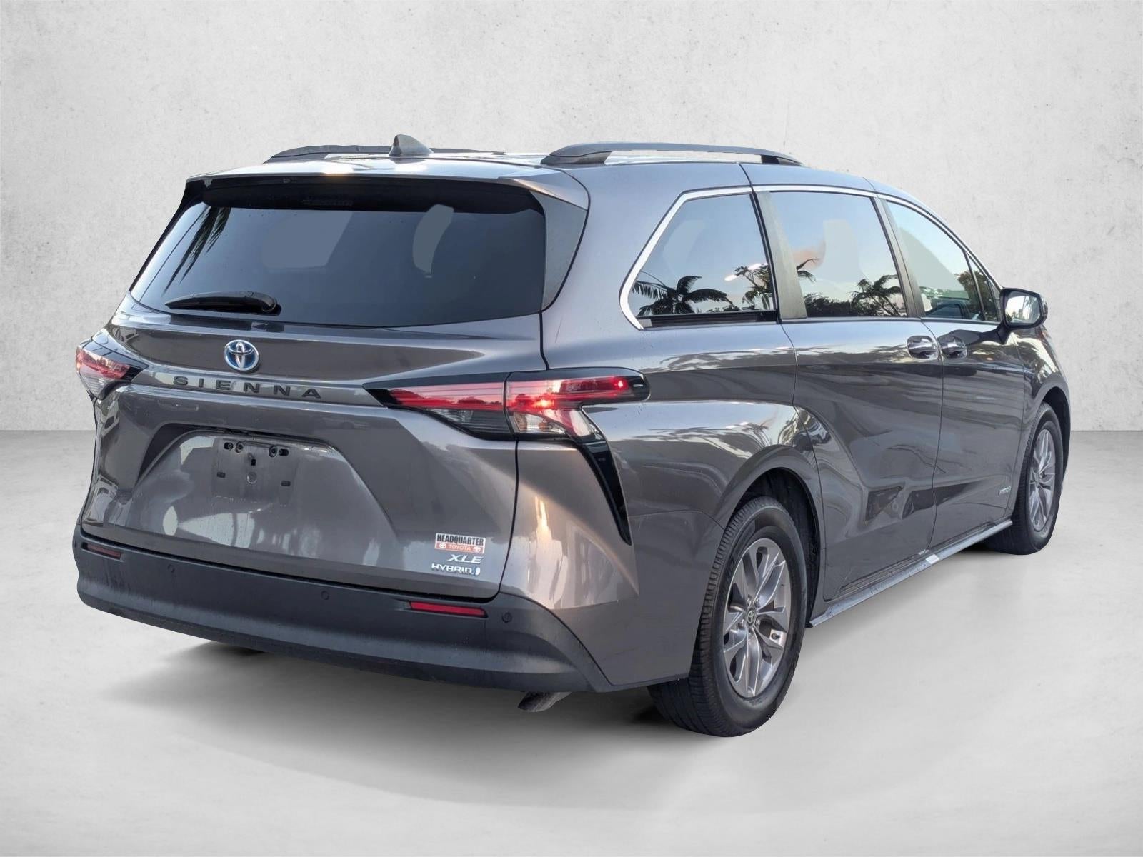 2021 Toyota Sienna XLE FWD 8-Passenger (Natl)
