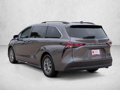 2021 Toyota Sienna XLE FWD 8-Passenger (Natl)
