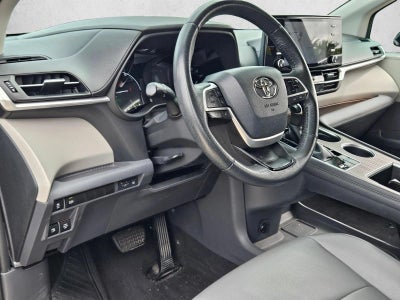2022 Toyota Sienna XLE FWD 8-Passenger (Natl)