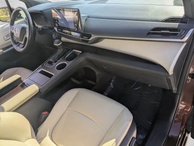 2021 Toyota Sienna XLE FWD 8-Passenger (Natl)
