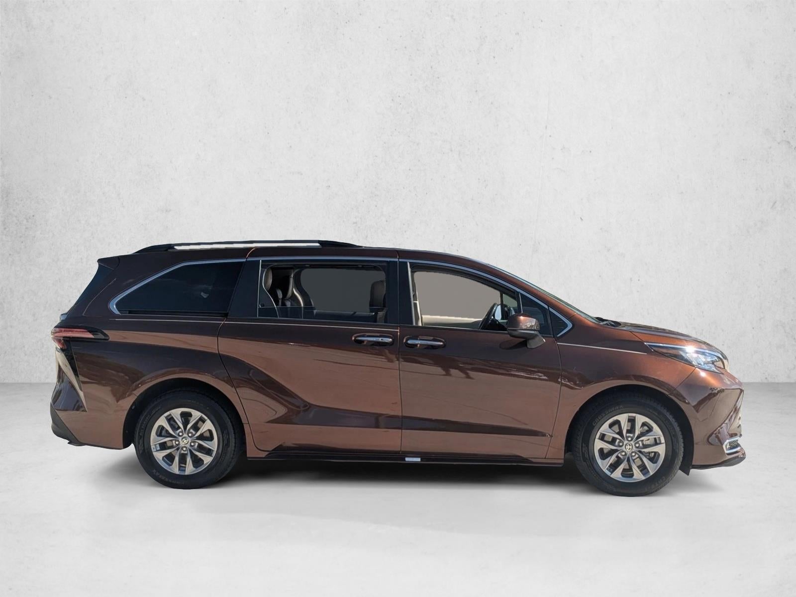 2021 Toyota Sienna XLE FWD 8-Passenger (Natl)