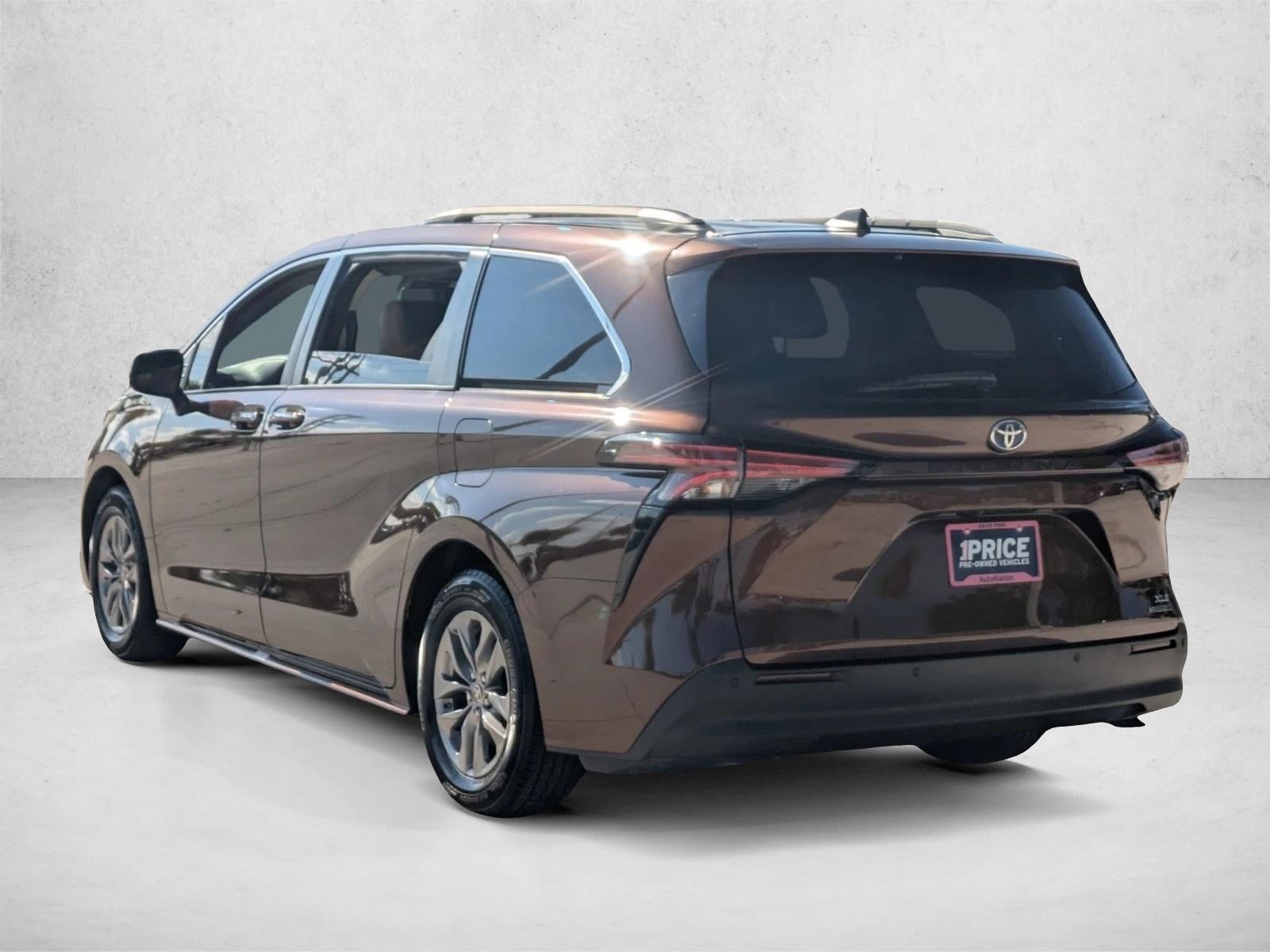 2021 Toyota Sienna XLE FWD 8-Passenger (Natl)