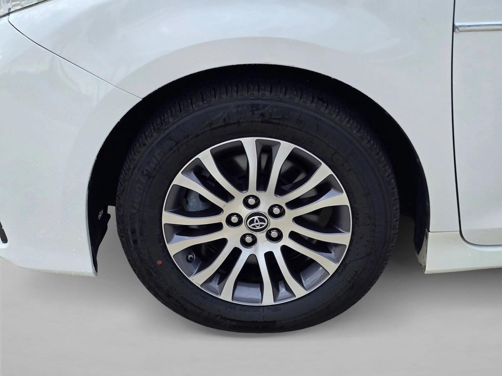 2019 Toyota Sienna XLE FWD 8-Passenger (Natl)