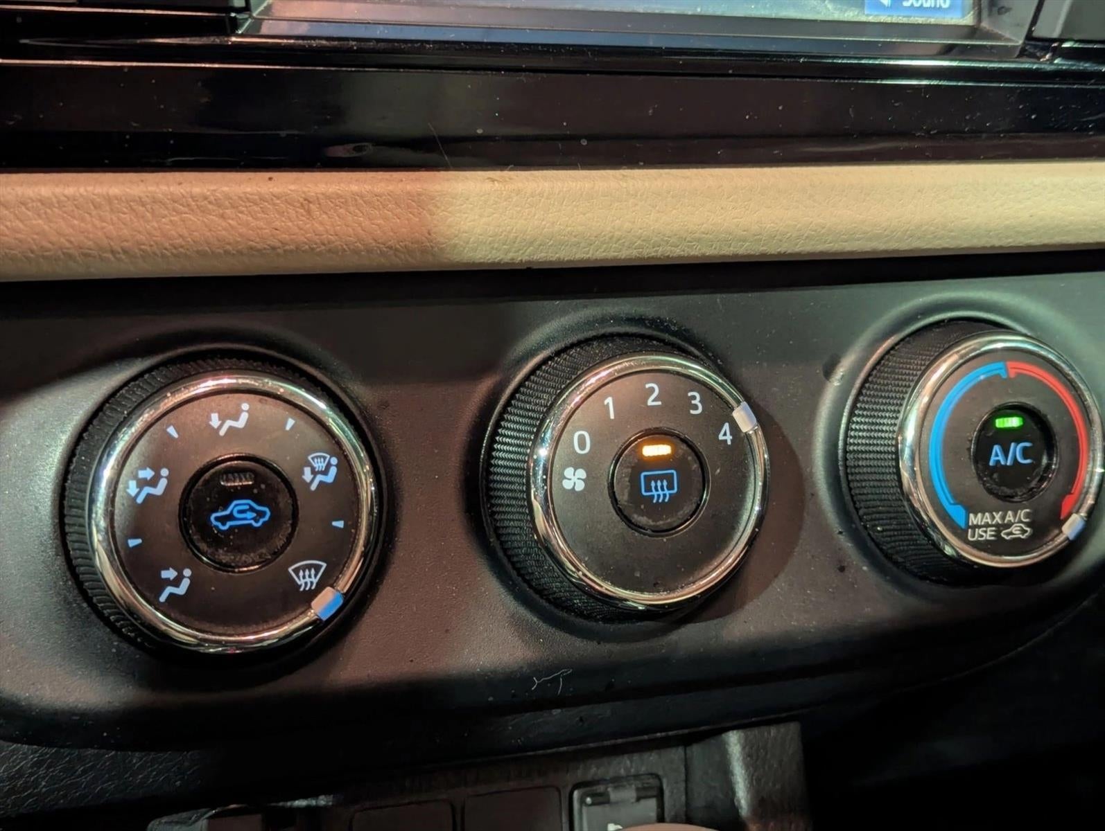 2014 Toyota Corolla 4dr Sdn CVT Auto LE Plus (Natl)