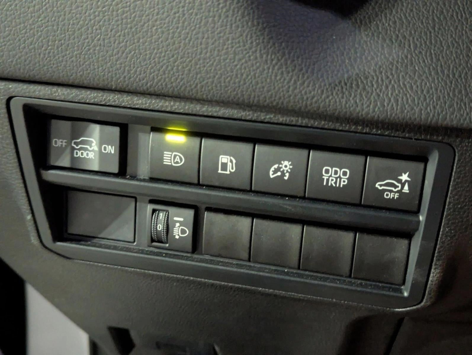 2025 Toyota Sequoia SR5 4WD (SE)
