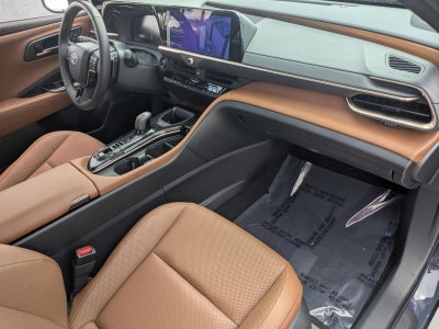 2025 Toyota Crown Signia Limited AWD (Natl)