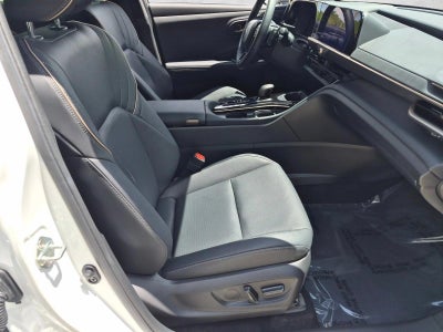 2025 Toyota Crown Signia XLE AWD (Natl)