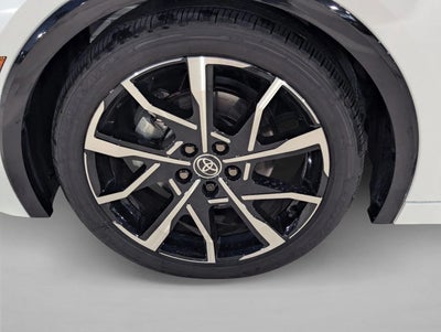 2025 Toyota Prius Plug-In Hybrid XSE (Natl)