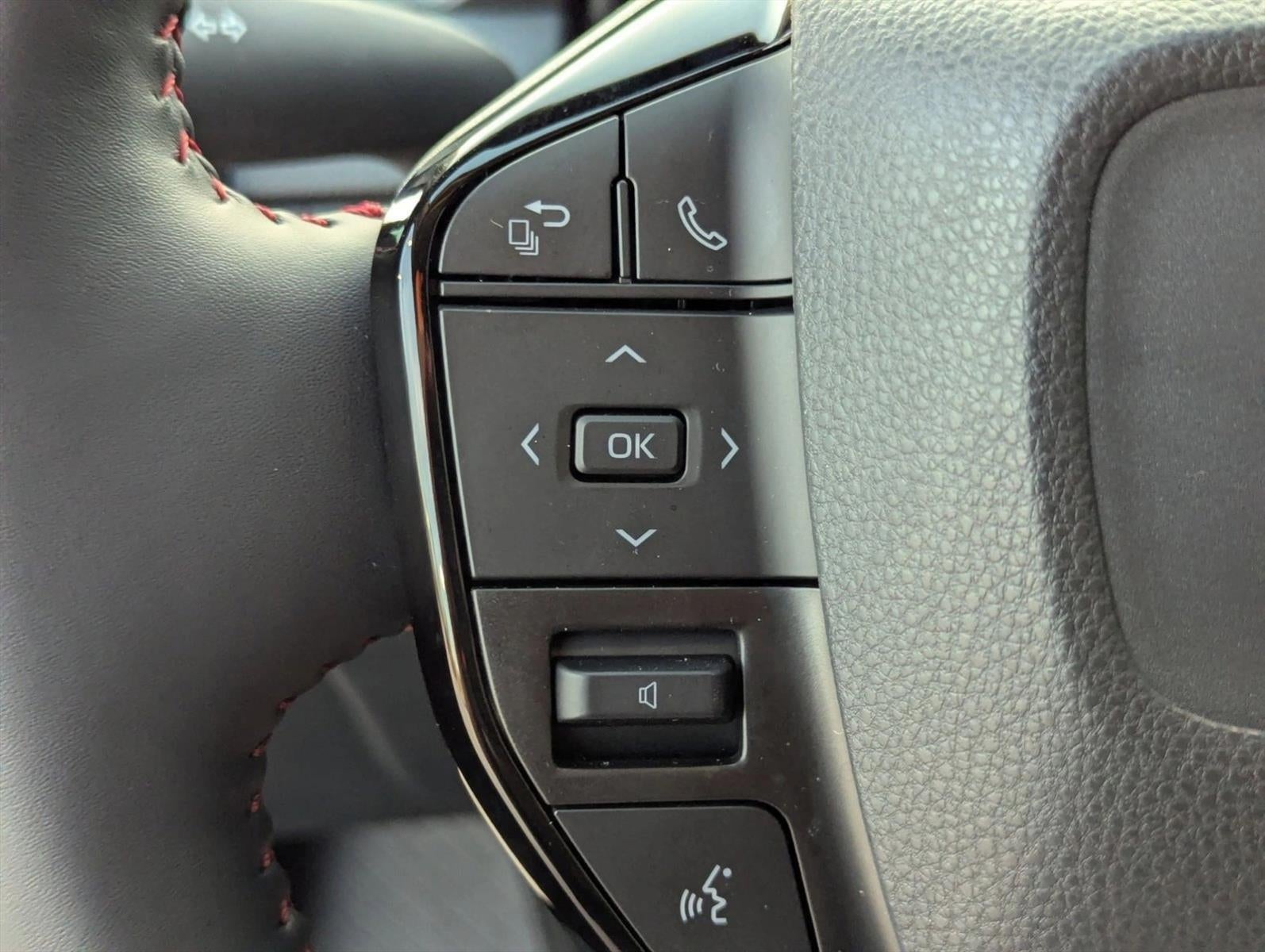 2026 Toyota Prius Plug-In Hybrid XSE (Natl)