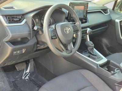 2020 Toyota RAV4 LE FWD (GS)