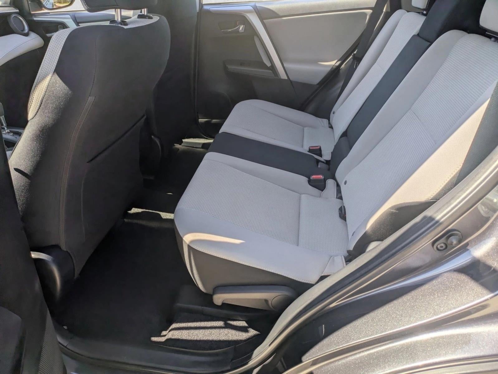 2016 Toyota RAV4 FWD 4dr XLE (GS)