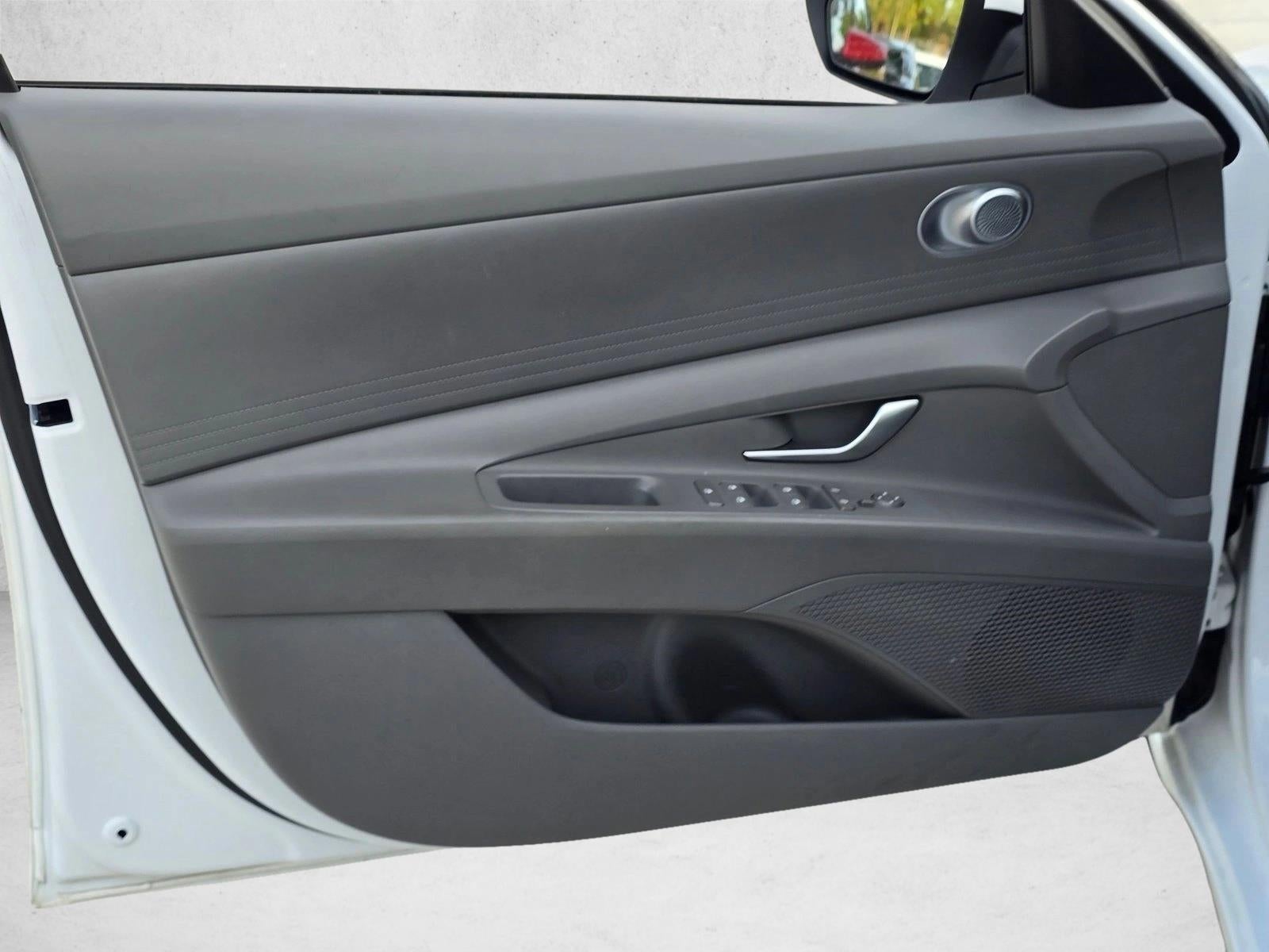 2024 Hyundai ELANTRA SEL IVT