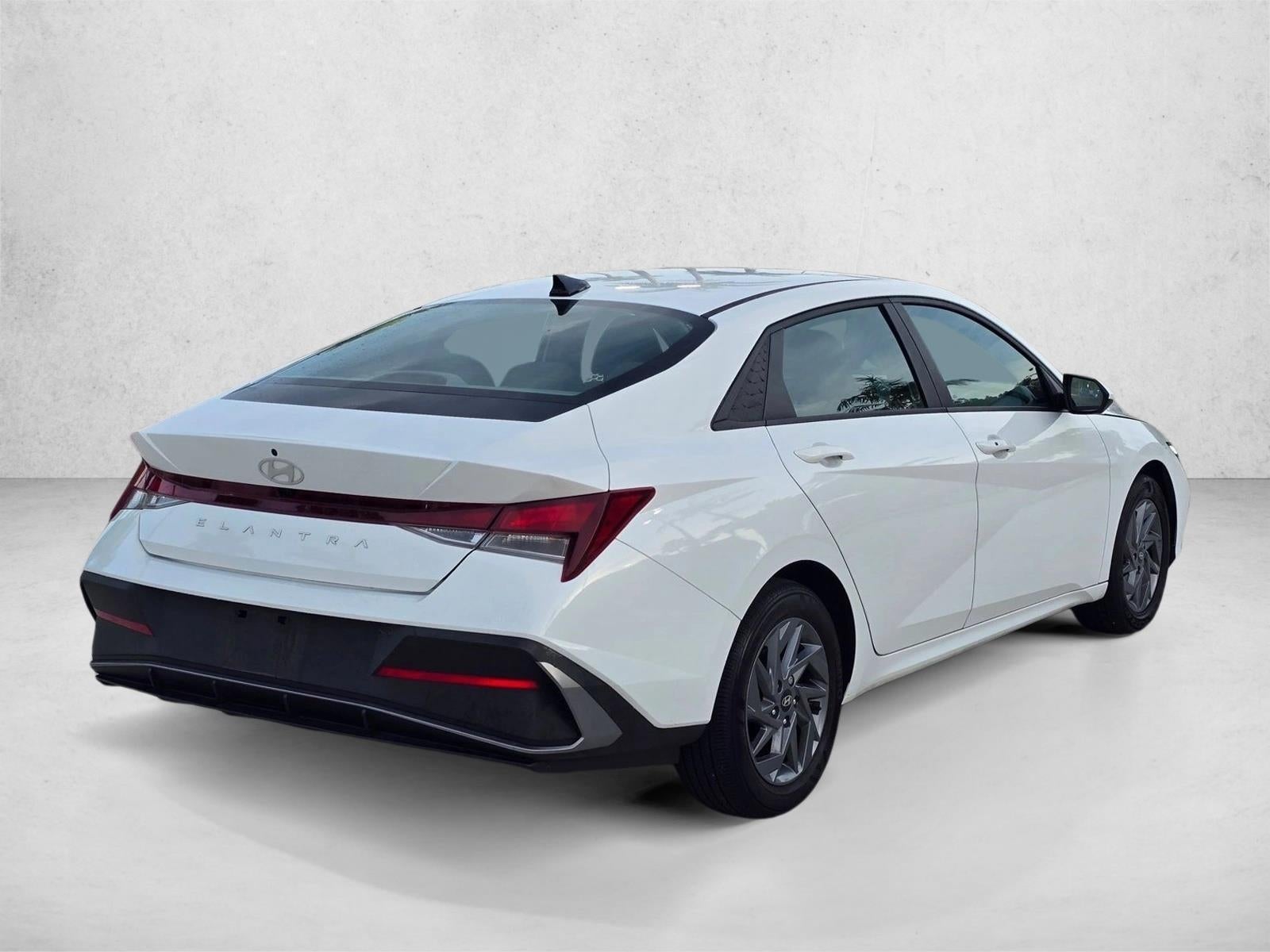 2024 Hyundai ELANTRA SEL IVT