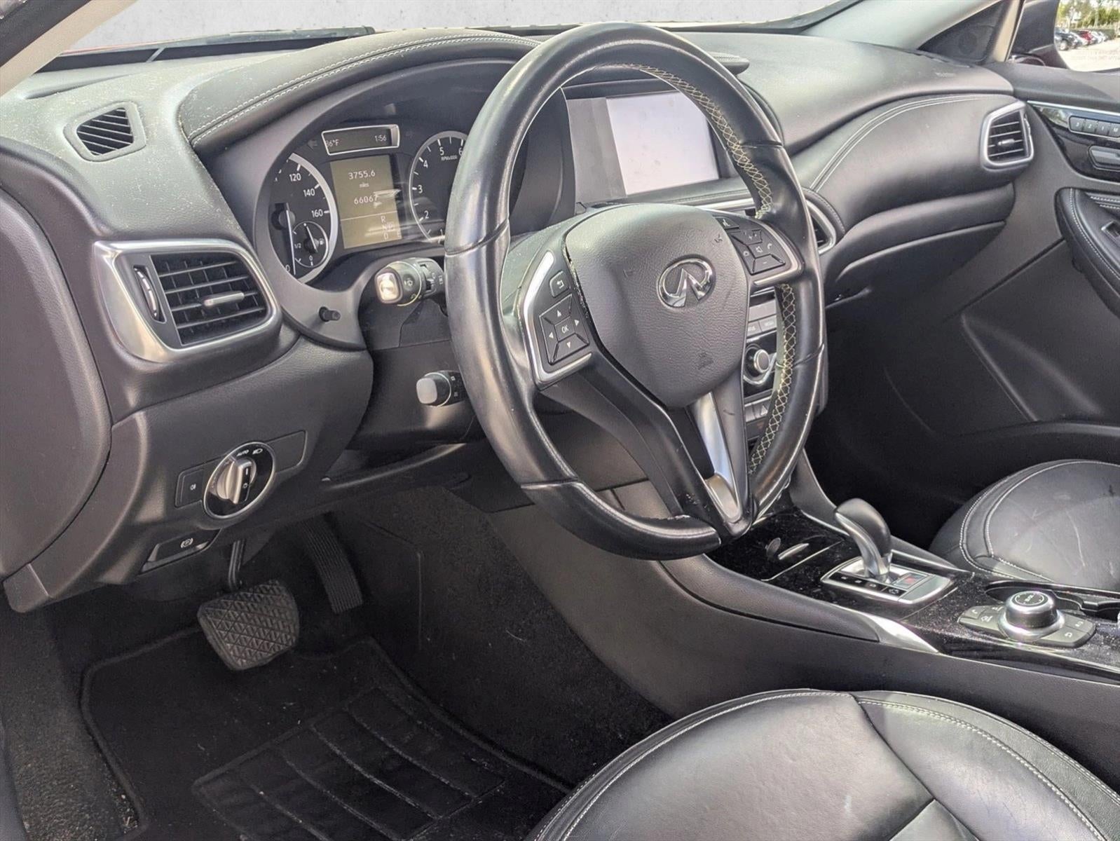 2018 INFINITI QX30 Luxury FWD