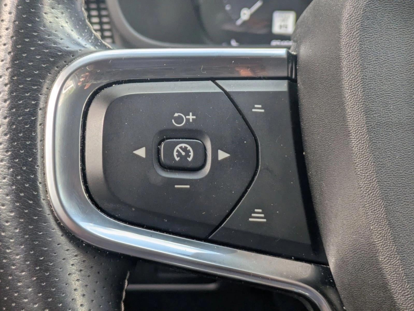 2021 Volvo XC40 T5 AWD R-Design