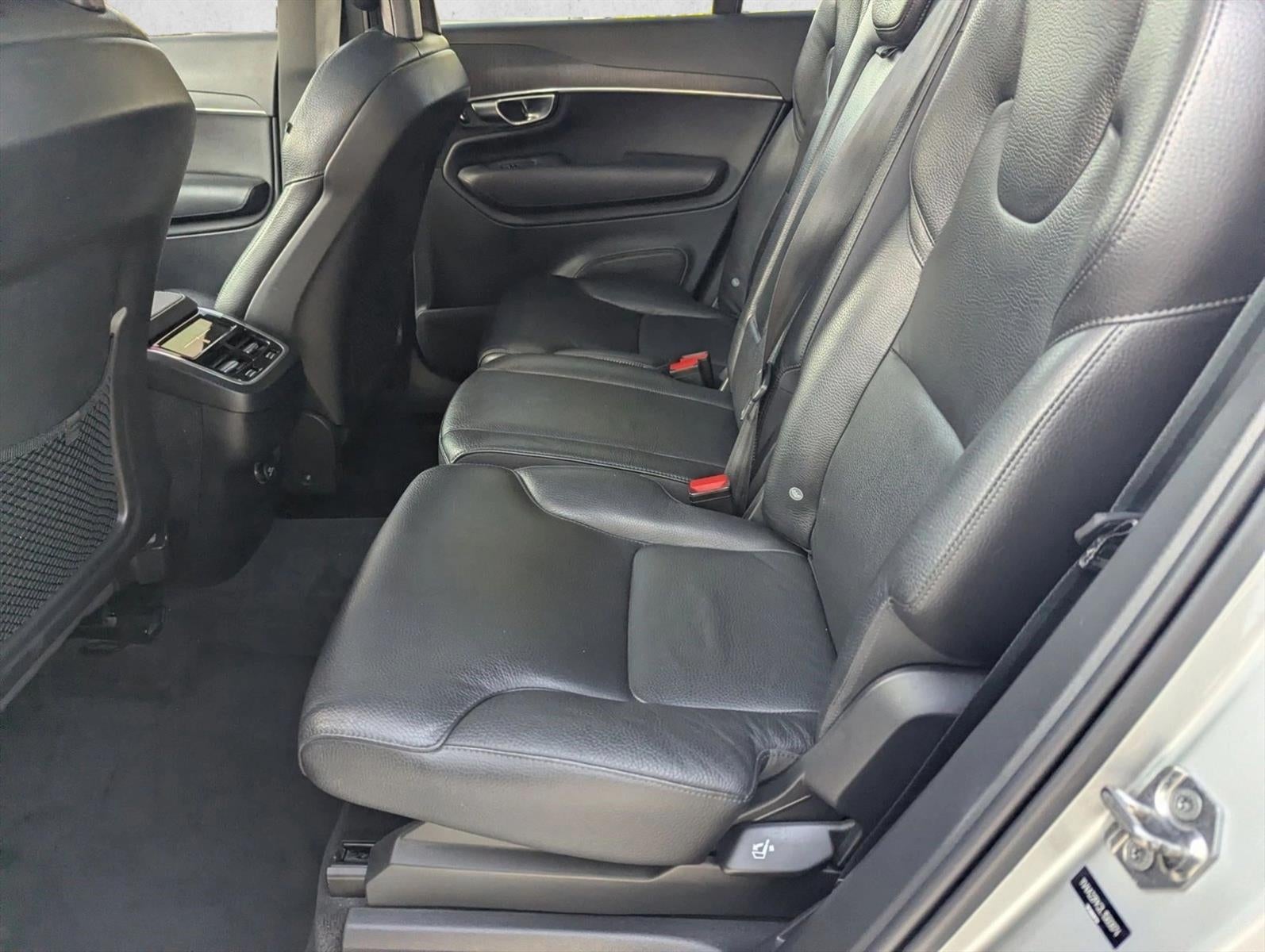 2020 Volvo XC90 T6 AWD Momentum 7 Passenger
