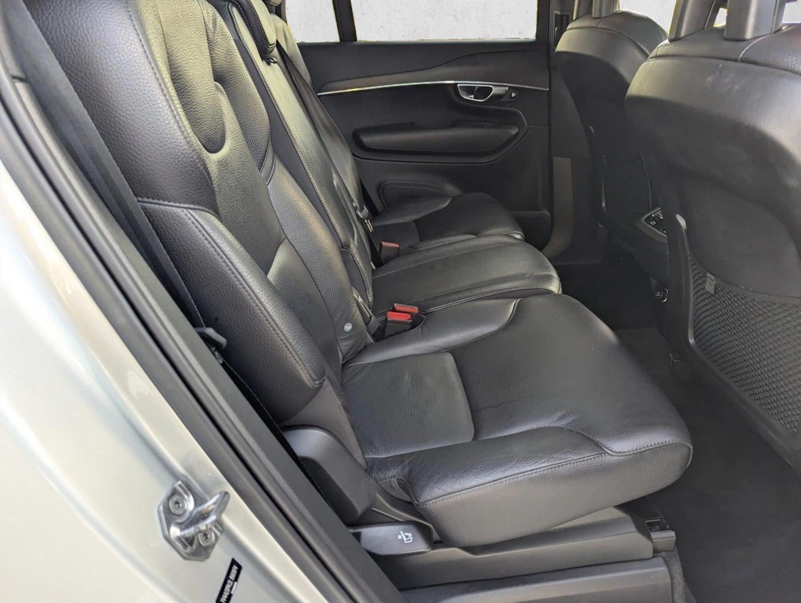 2020 Volvo XC90 T6 AWD Momentum 7 Passenger