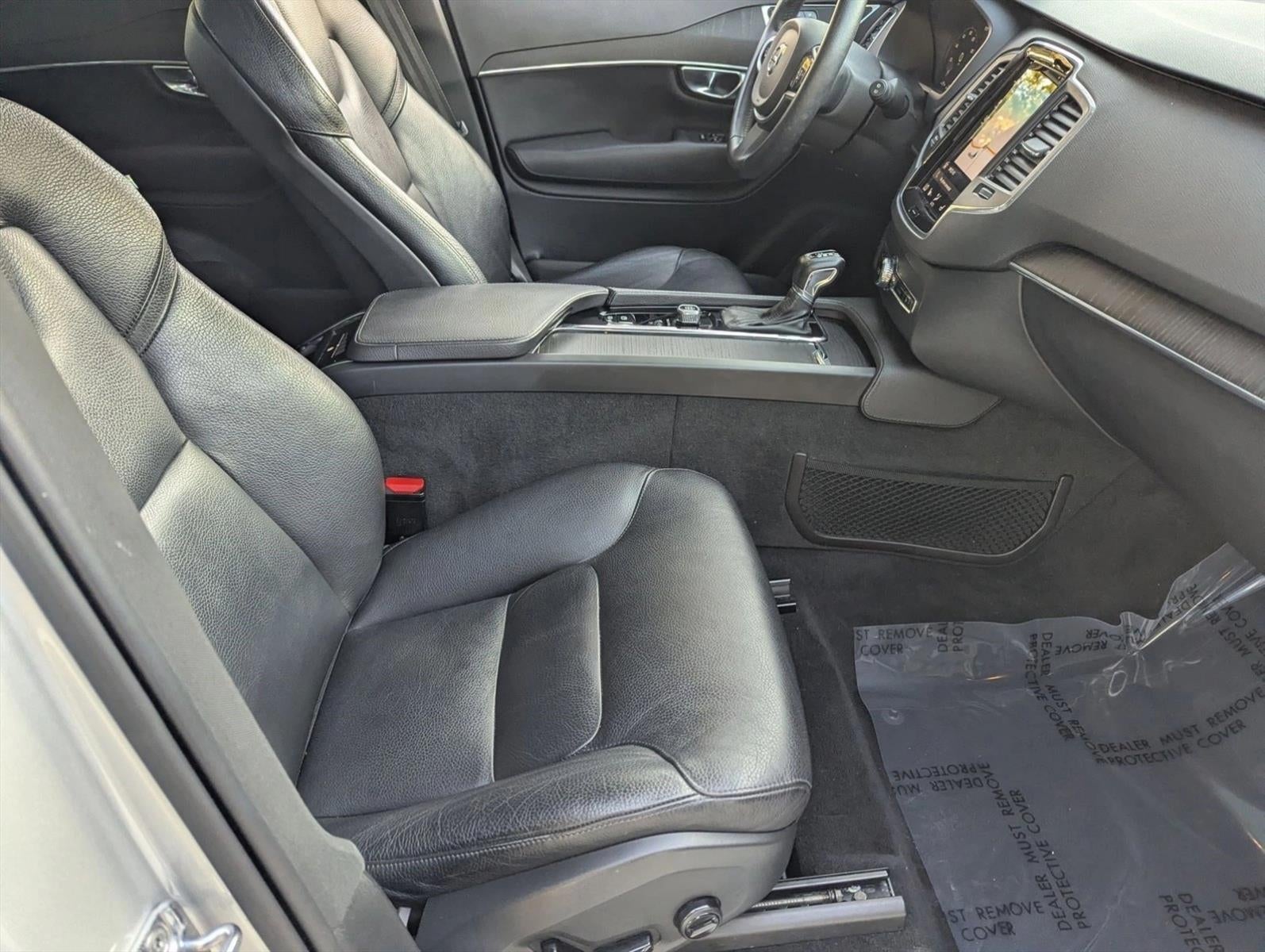 2020 Volvo XC90 T6 AWD Momentum 7 Passenger
