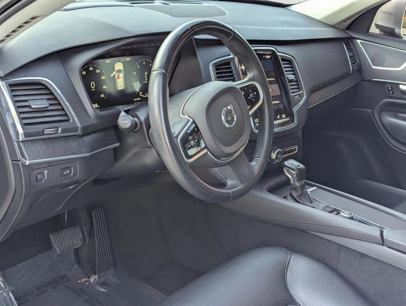 2020 Volvo XC90 T6 AWD Momentum 7 Passenger