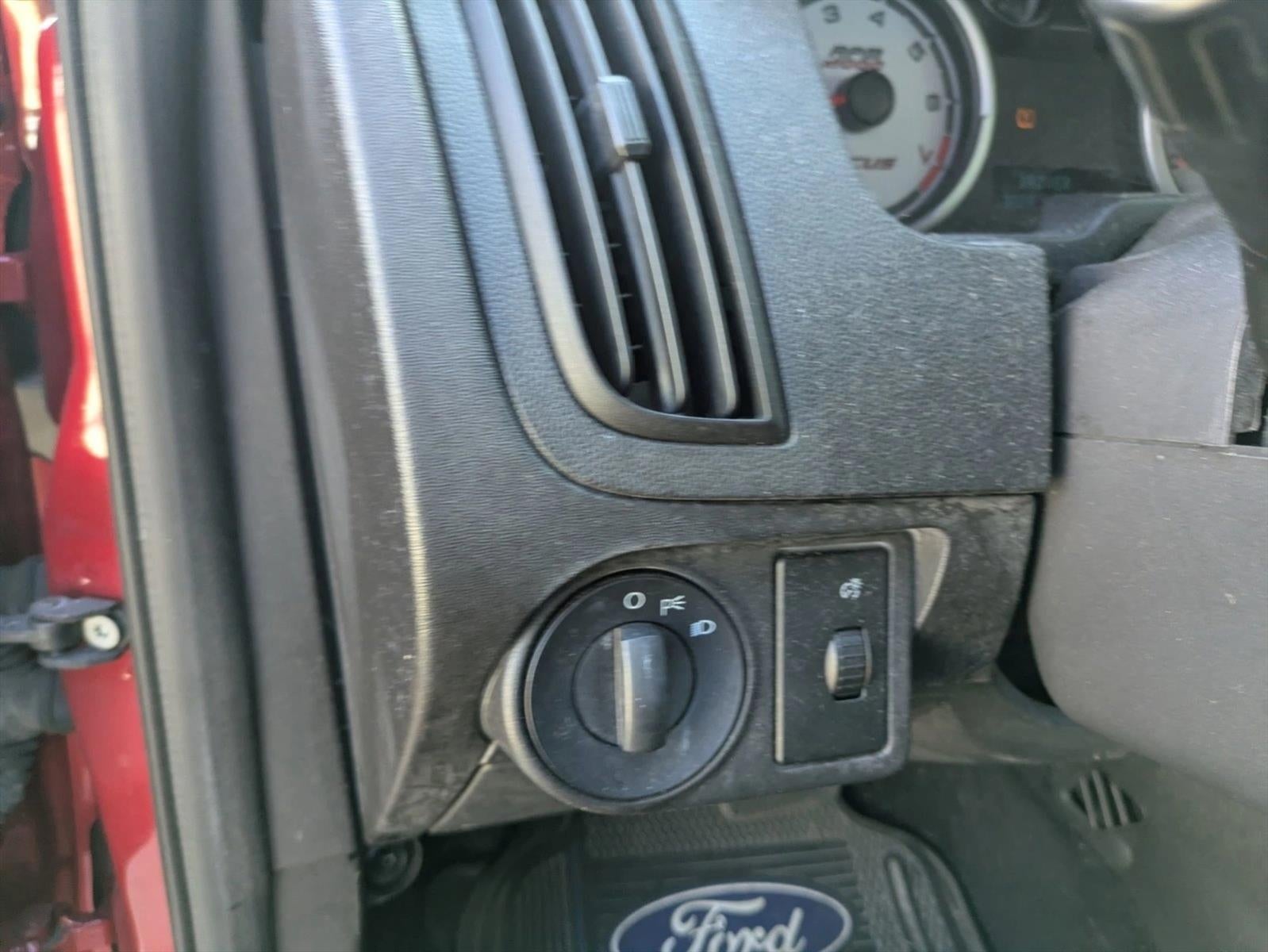 2011 Ford Focus 4dr Sdn SE