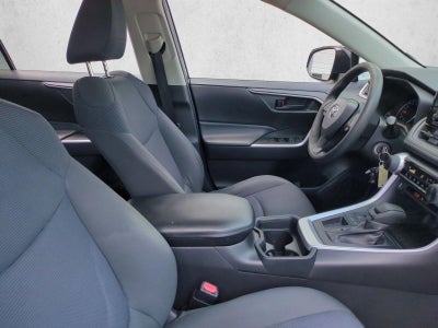 2019 Toyota RAV4 LE FWD (GS)
