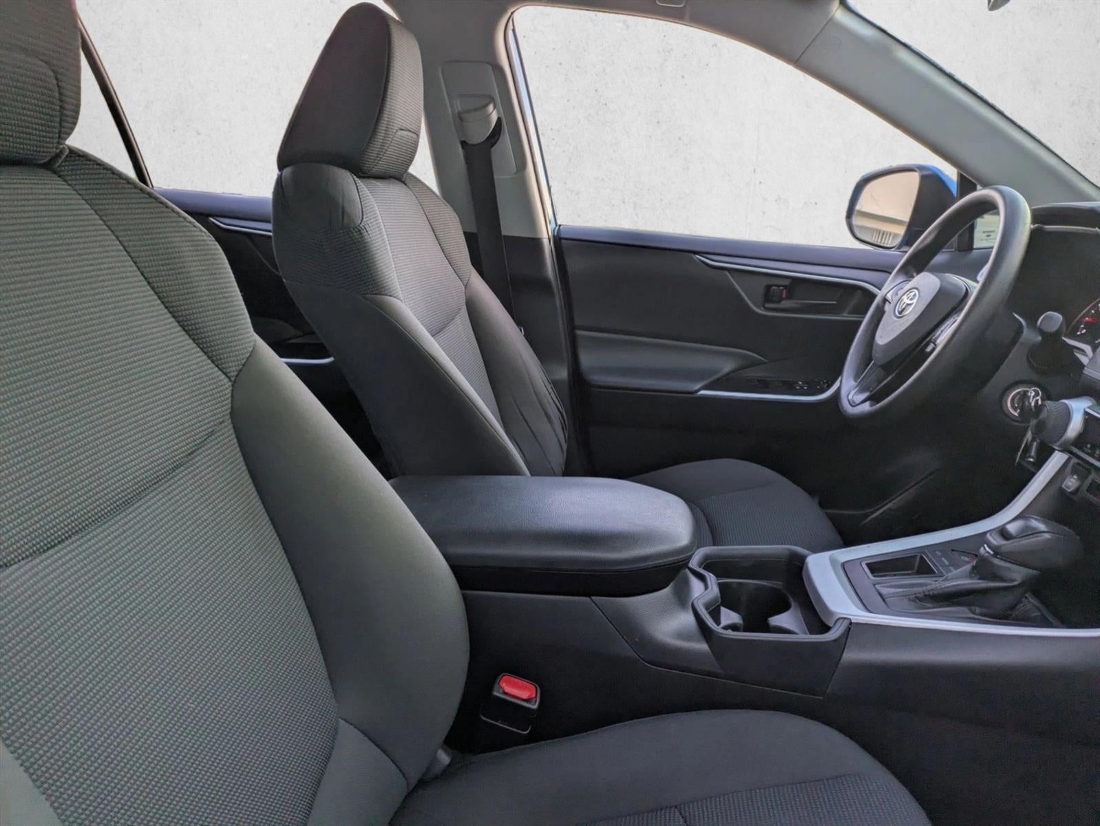 2021 Toyota RAV4 LE FWD (GS)