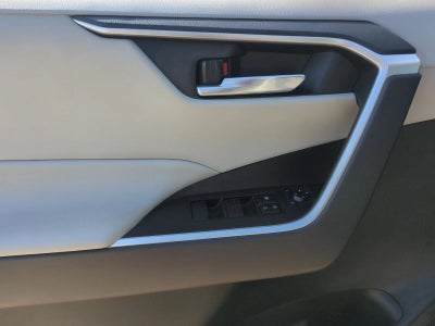 2020 Toyota RAV4 XLE FWD (GS)
