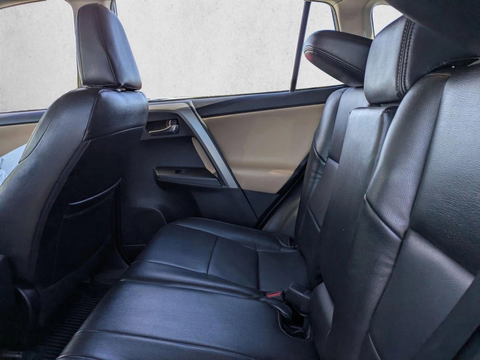 2017 Toyota RAV4 XLE FWD (GS)