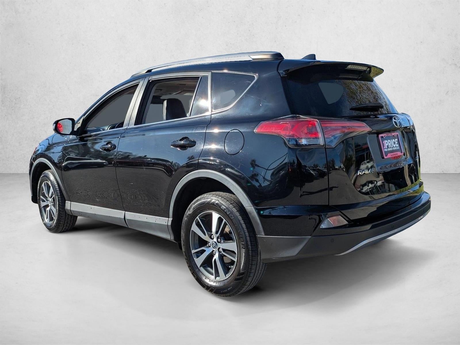 2017 Toyota RAV4 XLE FWD (GS)