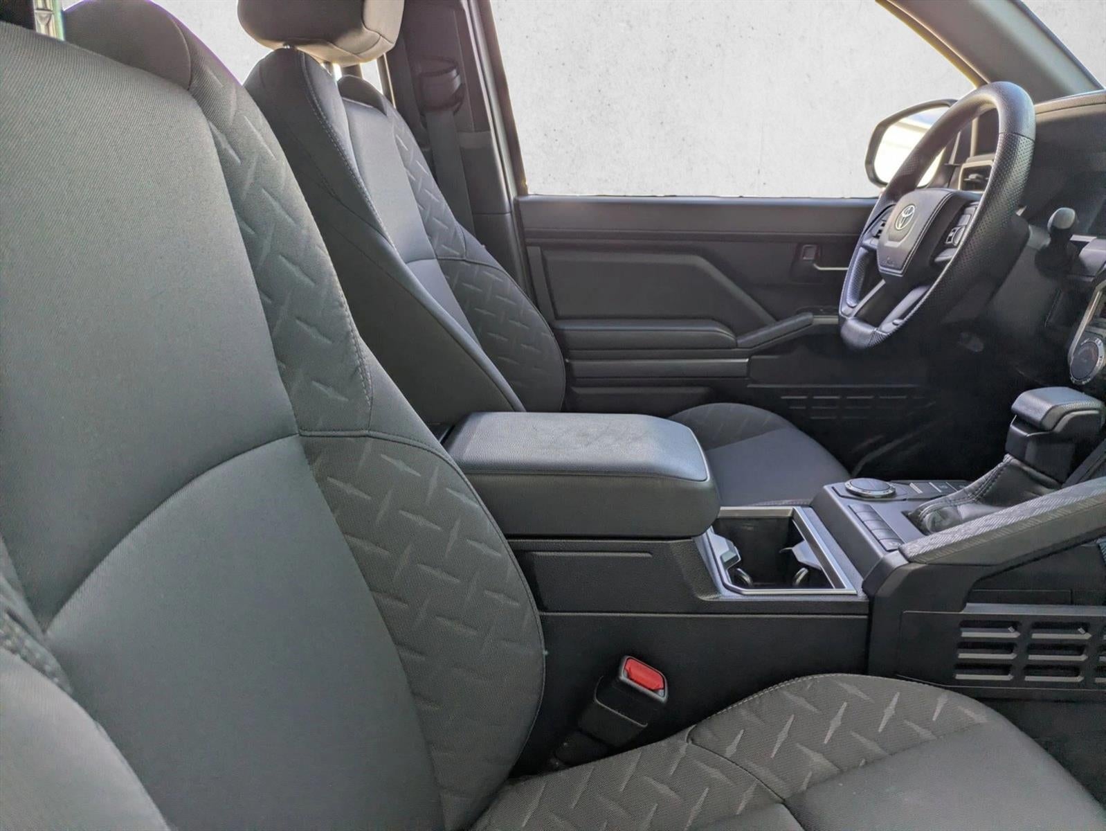 2025 Toyota Tacoma 2WD 2WD SR5 Double Cab 5' Bed AT (SE)