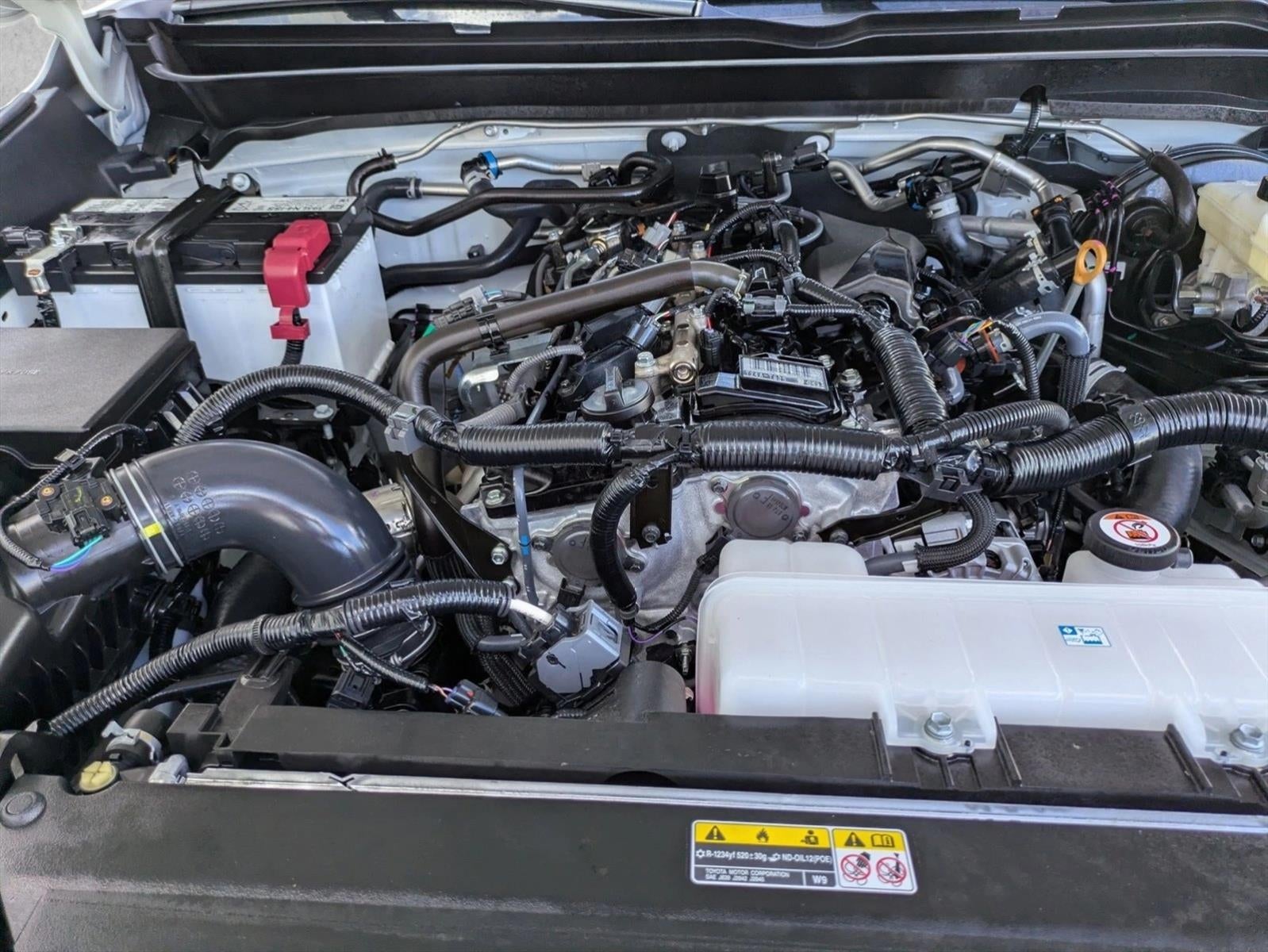 2025 Toyota Tacoma 2WD 2WD SR5 Double Cab 5' Bed AT (SE)