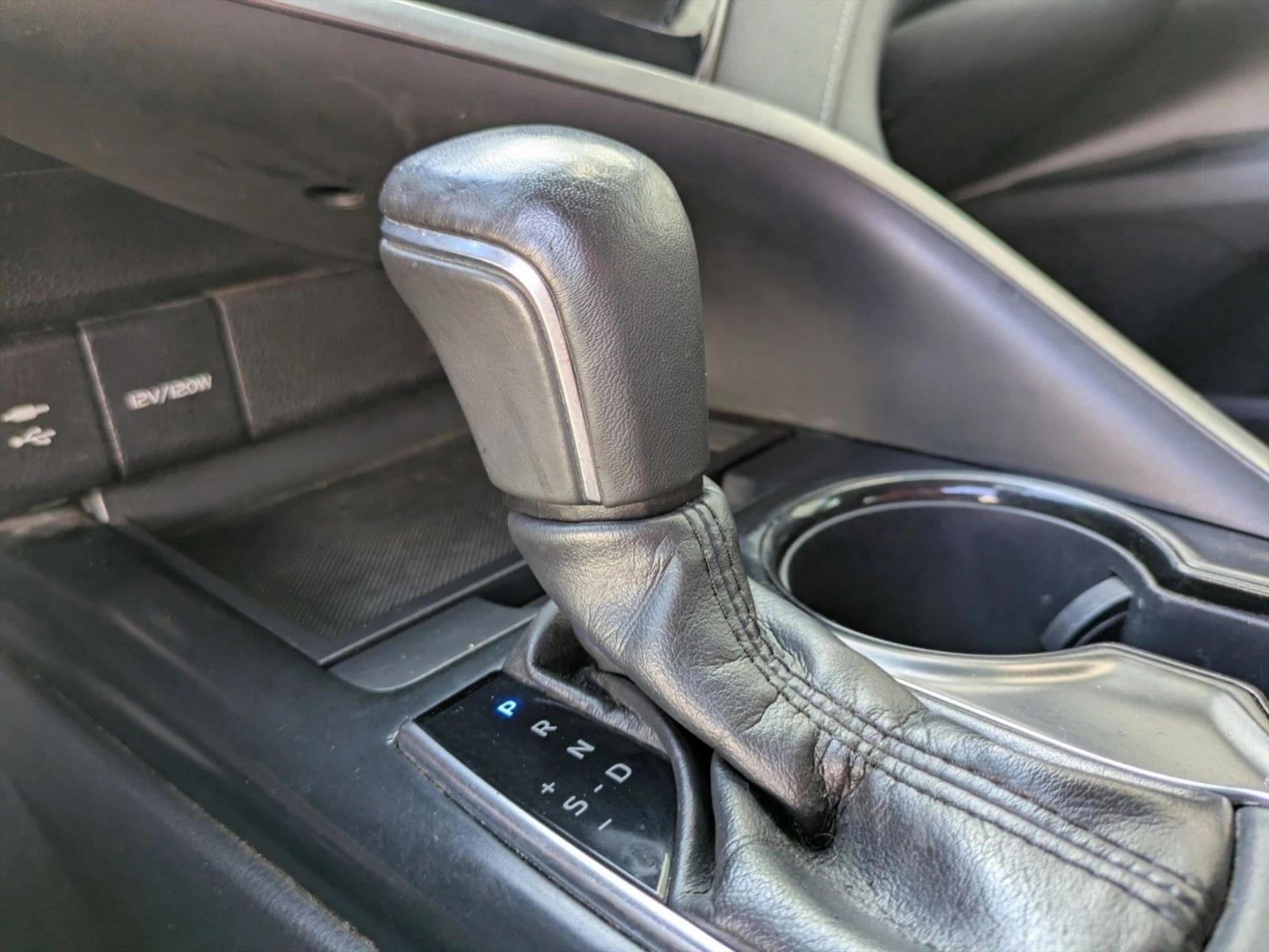 2019 Toyota Camry SE Auto (SE)