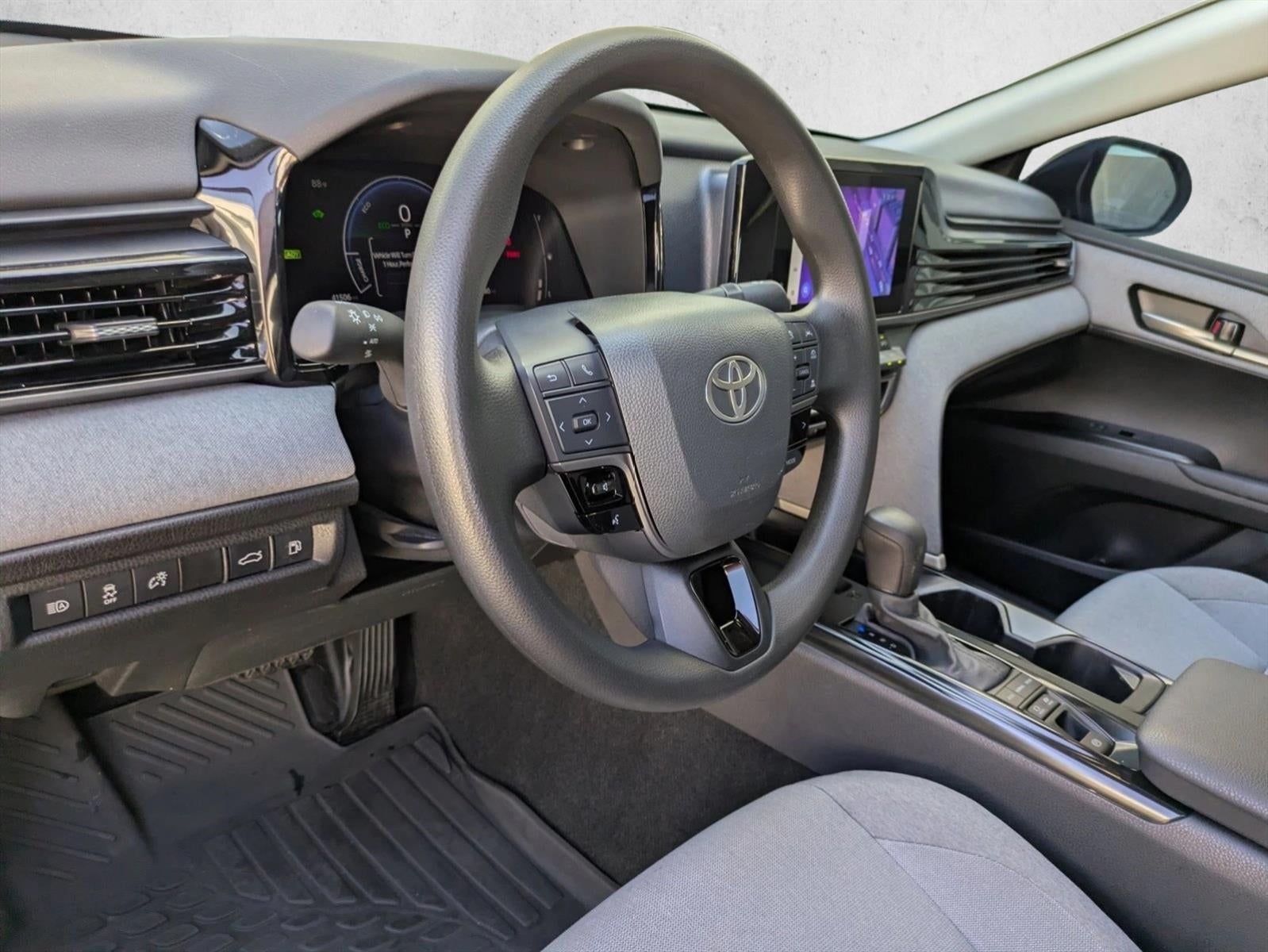 2025 Toyota Camry LE (SE)