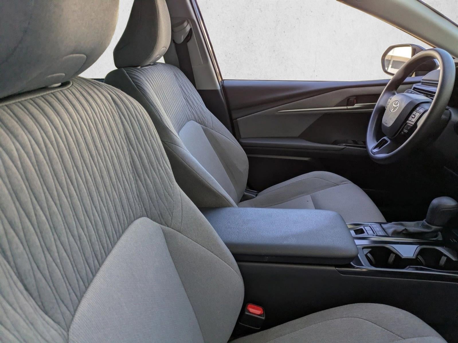 2025 Toyota Camry LE (SE)