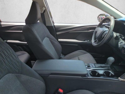 2025 Toyota Camry LE (Natl)