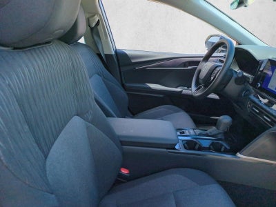 2025 Toyota Camry LE (SE)