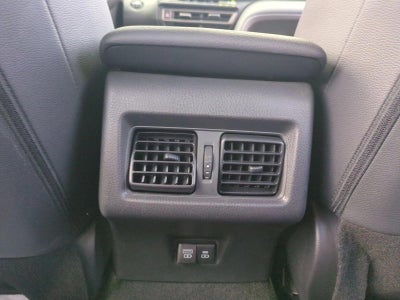 2025 Toyota Camry SE (Natl)
