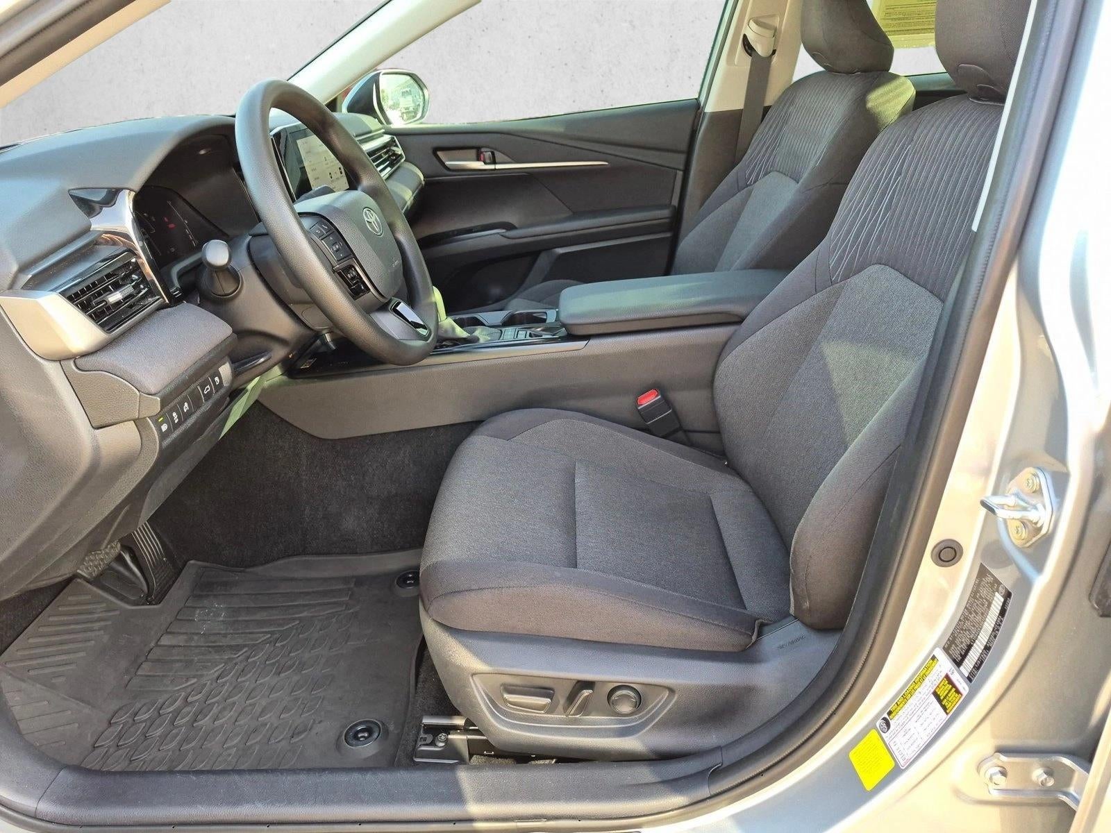 2025 Toyota Camry LE (Natl)