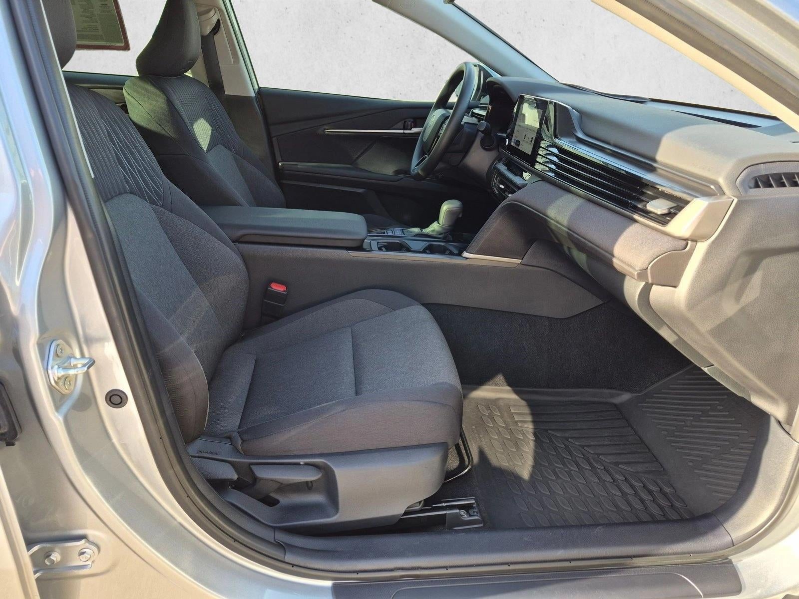 2025 Toyota Camry LE (Natl)