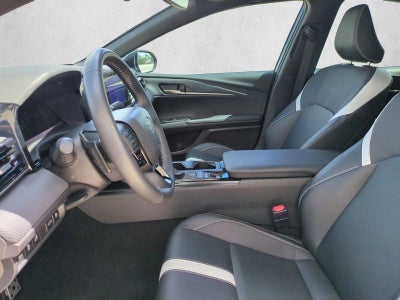 2025 Toyota Camry SE (Natl)