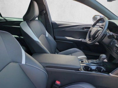 2025 Toyota Camry SE (Natl)