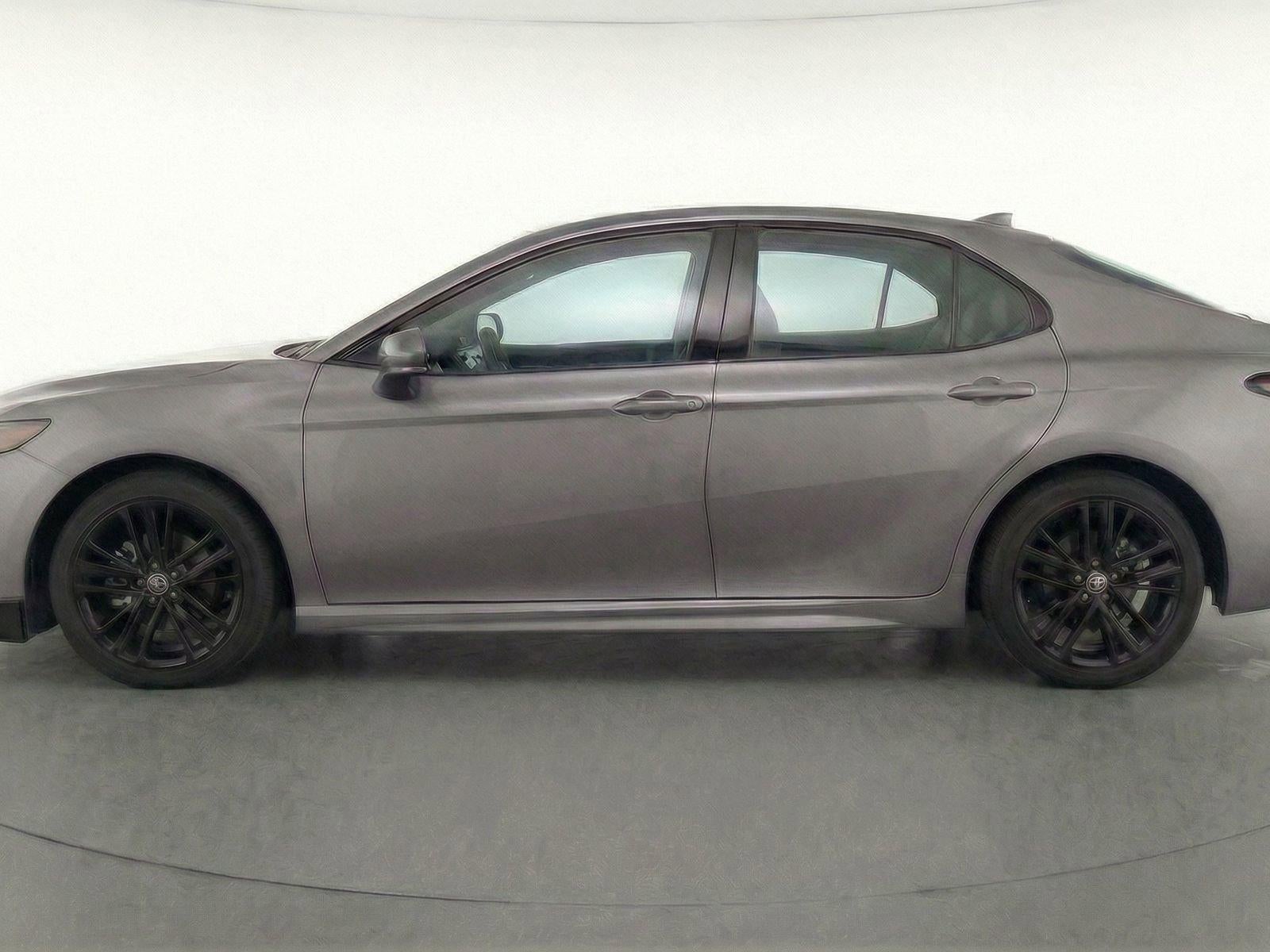 2025 Toyota Camry SE (Natl)